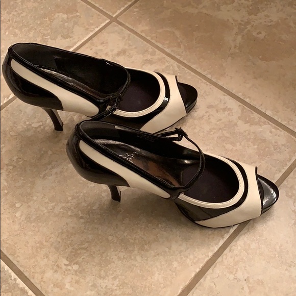 Starlet by Carlos Santa - Picture 3 of 6